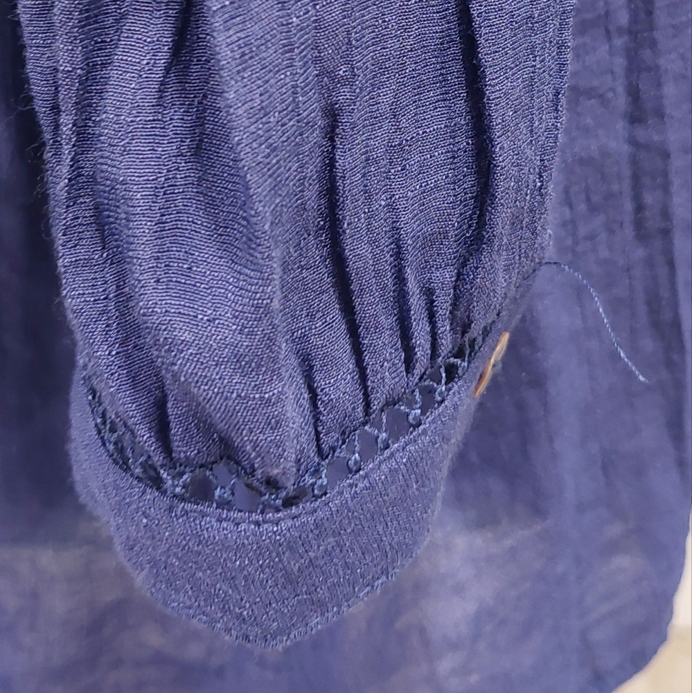 Chic Navy Lace Detail Blouse - Picture 5 of 7